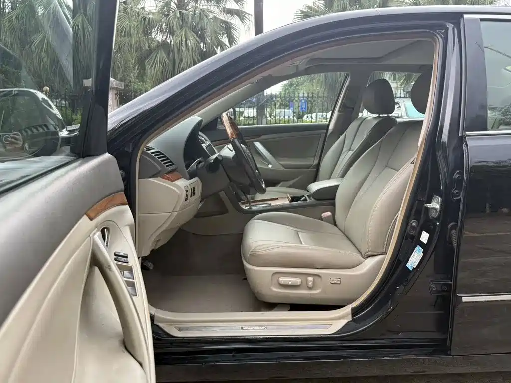 Toyota Camry — миниатюра 7