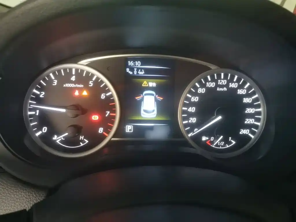 Nissan Tiida — миниатюра 8