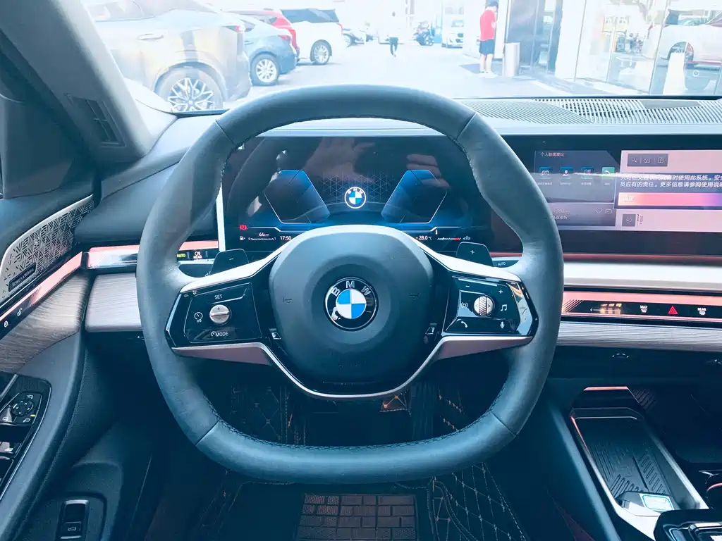 BMW 5 Series — миниатюра 9