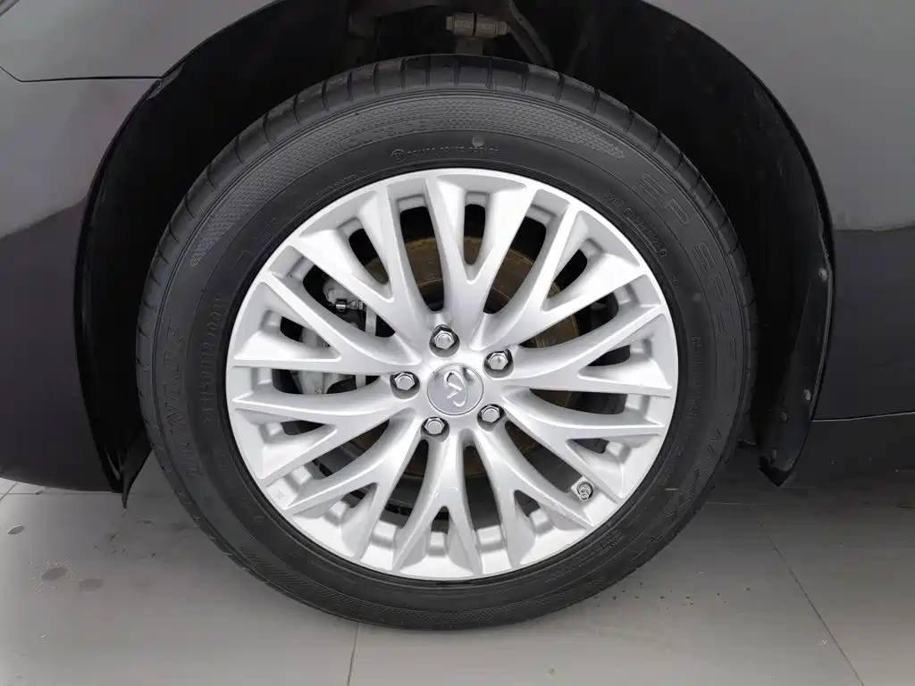 Infiniti Q70 — миниатюра 17