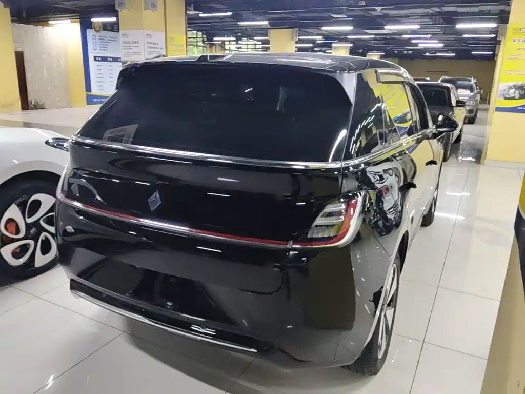 Baojun Yunduo — миниатюра 7