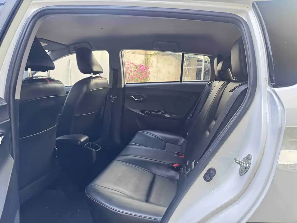 Toyota Yaris L — миниатюра 9