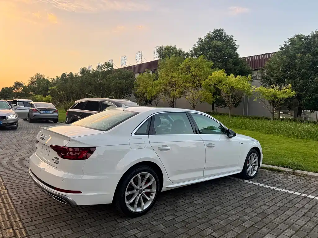 Audi A4L — миниатюра 12