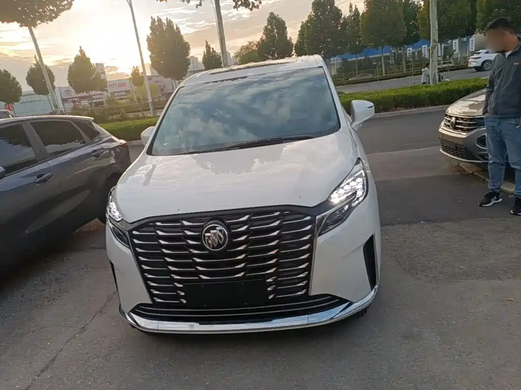 Buick GL8 — миниатюра 3