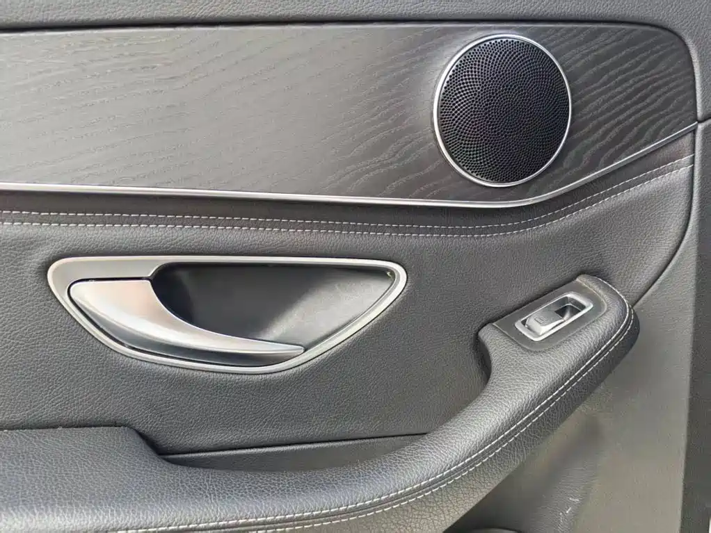 Mercedes-Benz C-Class — миниатюра 13
