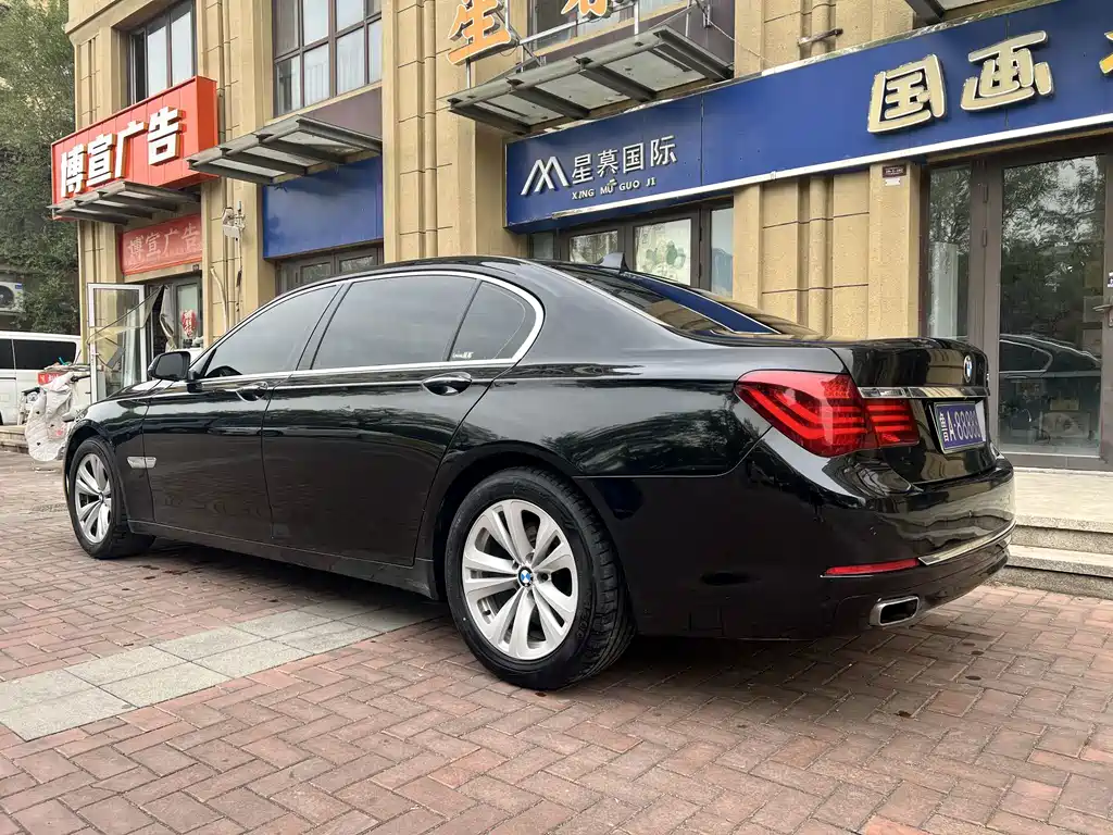 BMW 7 Series — миниатюра 4