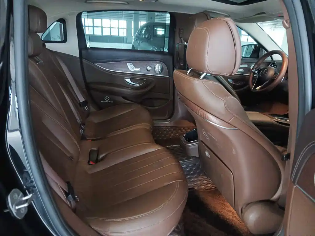 Mercedes-Benz E-Class — миниатюра 10
