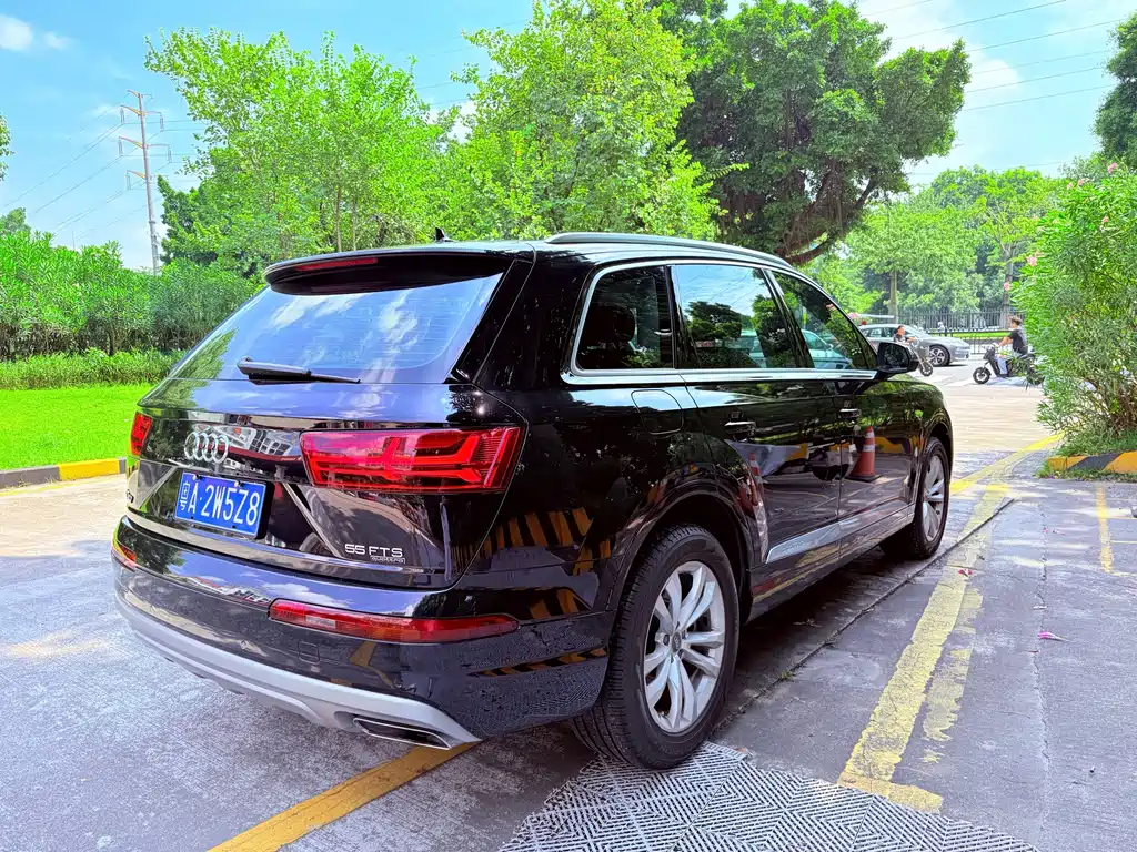 Audi Q7 — миниатюра 5