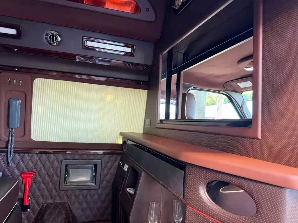 Ford E350 — миниатюра 15
