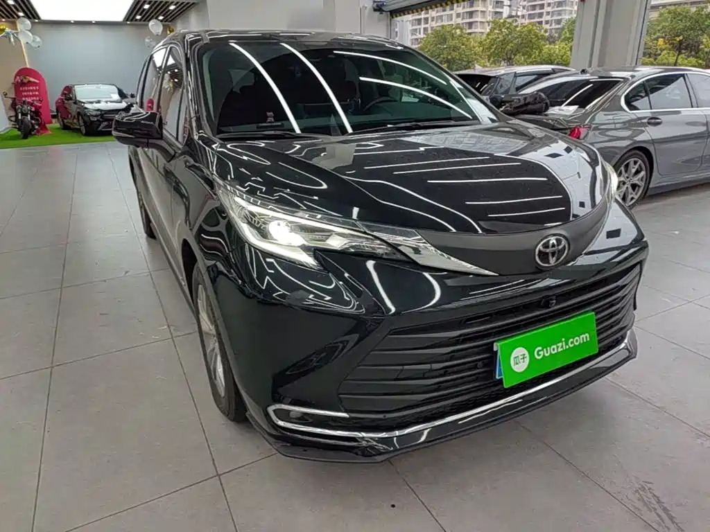 Toyota Sienna — миниатюра 4
