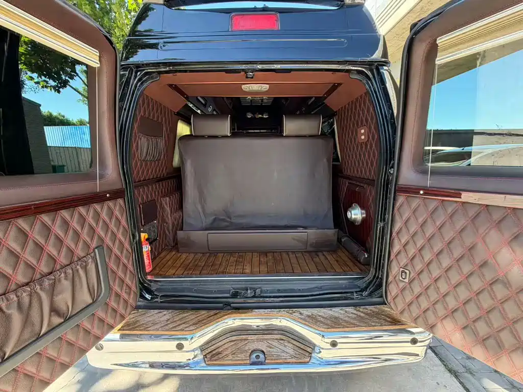 Ford E350 — миниатюра 7