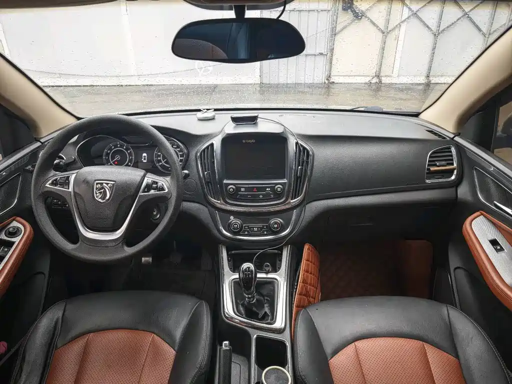 Baojun 560 2015 1.8L MT Elite