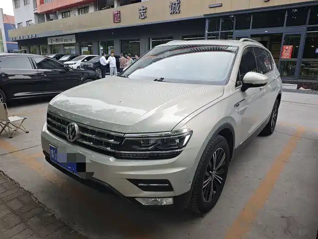 Volkswagen Tiguan L Tiguan L 2017 330tsi Automatic Two-Wheel Drive Flagship Version — фото