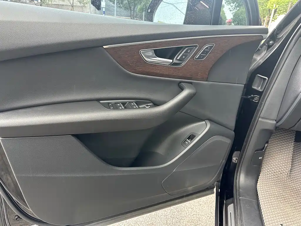 Audi Q7 — миниатюра 13