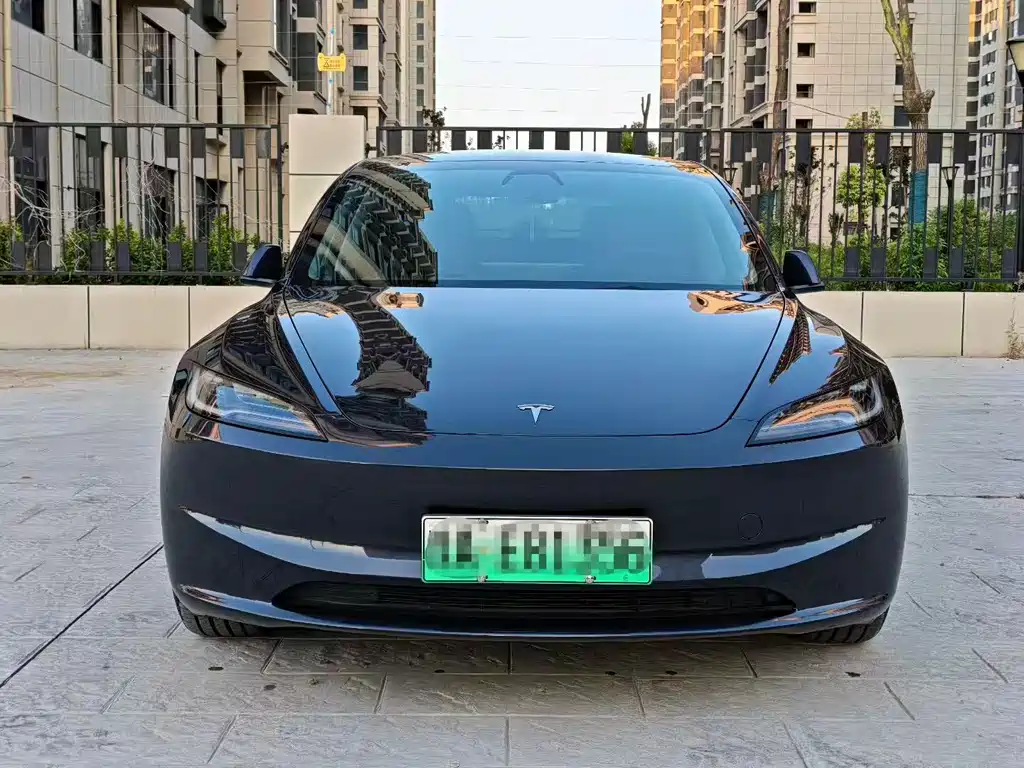 Tesla Model 3 — миниатюра 2