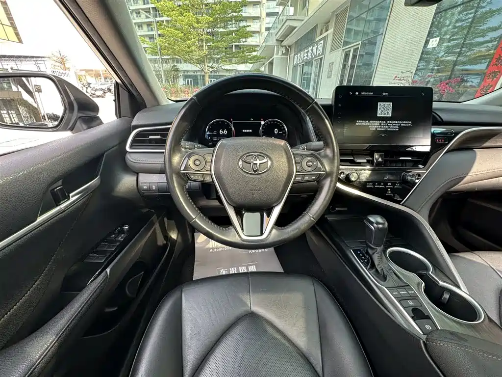 TOYOTA CAMRY