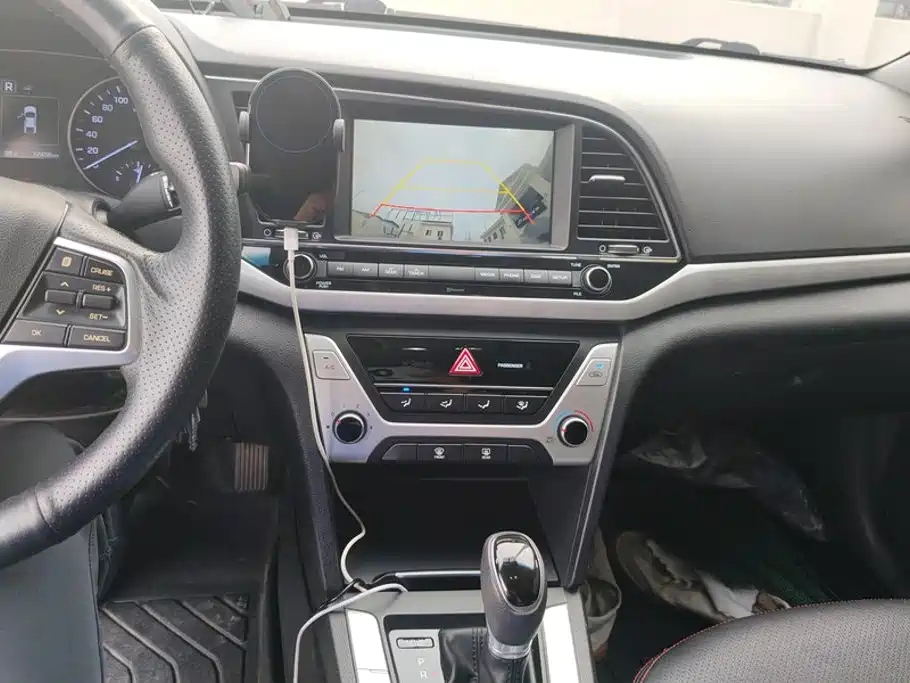 Hyundai Elantra — миниатюра 13