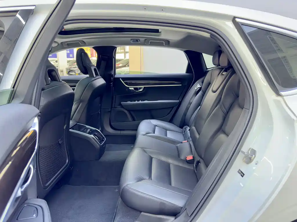 Volvo S90 — миниатюра 2
