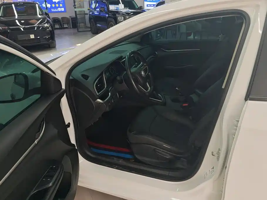 Buick Excelle — миниатюра 9