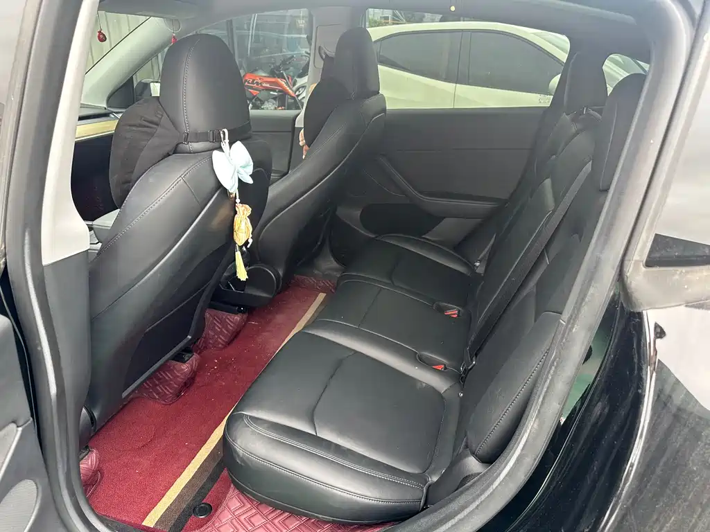 Tesla Model Y — миниатюра 5