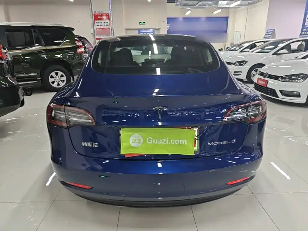 Tesla Model 3 — миниатюра 6