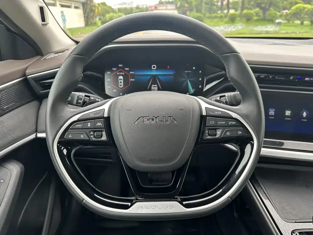 DONGFENG YI HYUN MAX