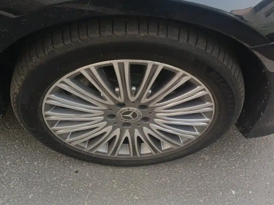 Mercedes-Benz E-Class — миниатюра 6