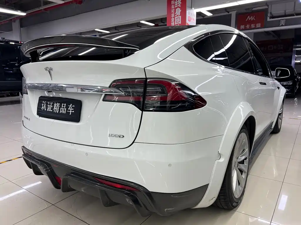 Tesla Model X — миниатюра 5