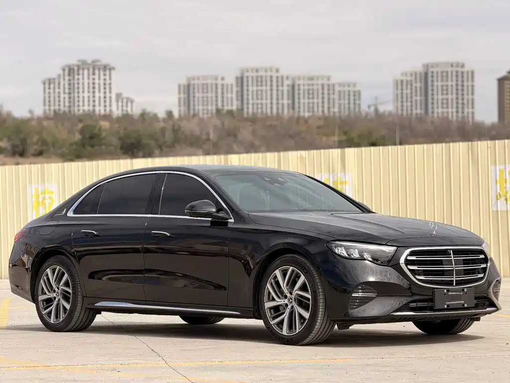 Mercedes-Benz E-Class — миниатюра 3