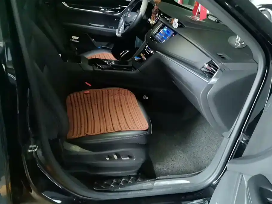Cadillac XT5 — миниатюра 8