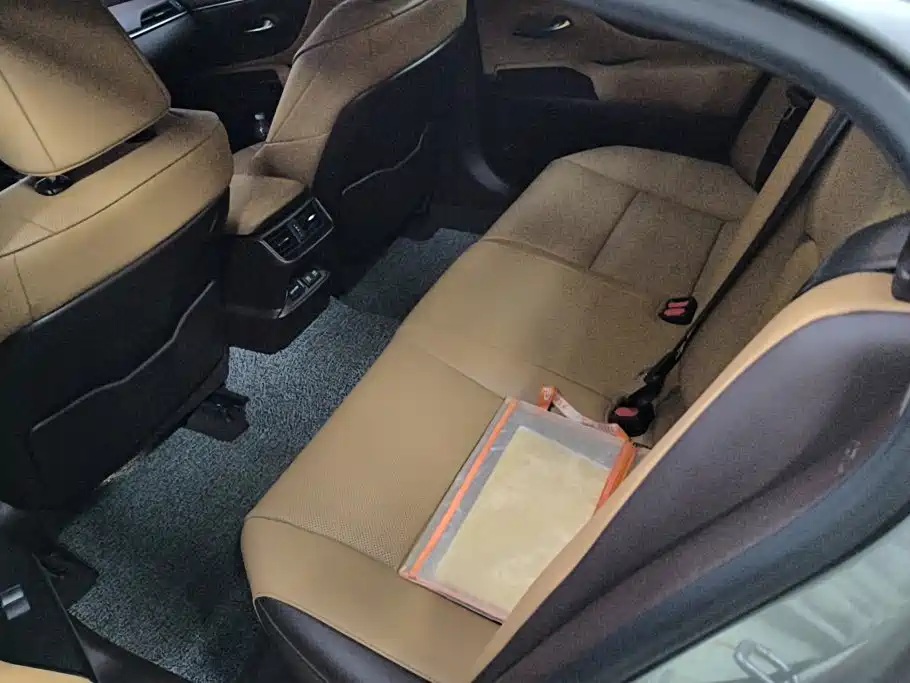 Lexus ES — миниатюра 11