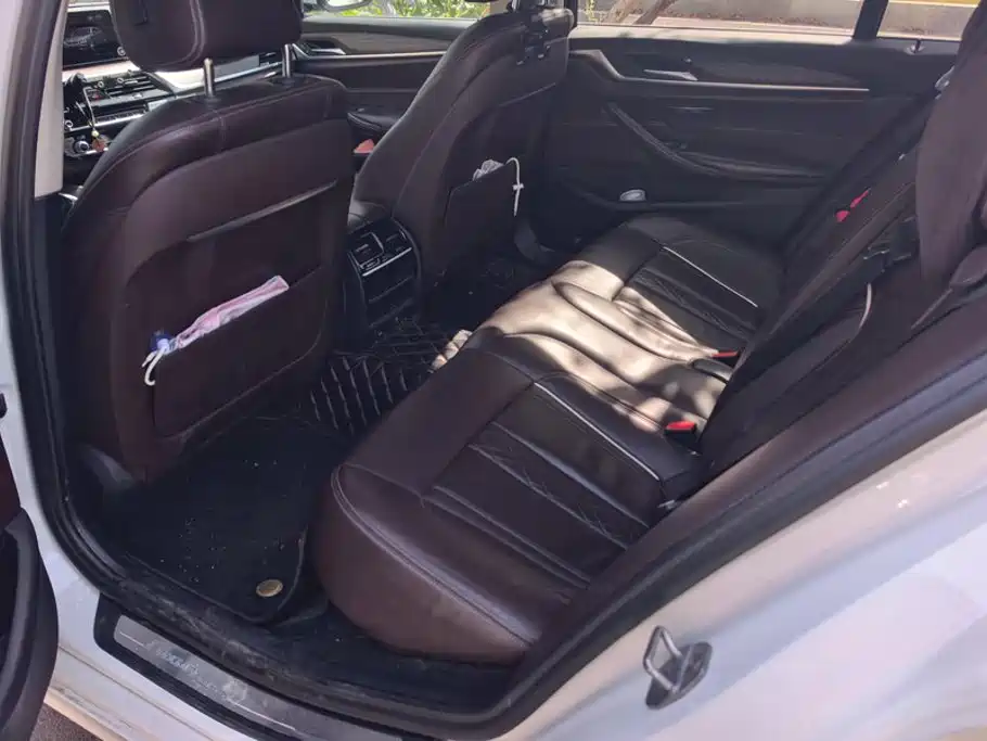 BMW 5 Series — миниатюра 11
