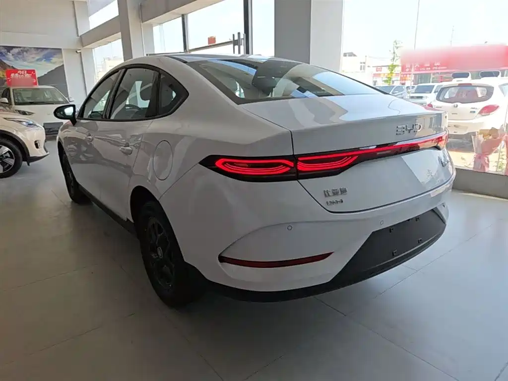 BYD Qin Plus PLUS 2025 DM-i Smart Drive 128KM