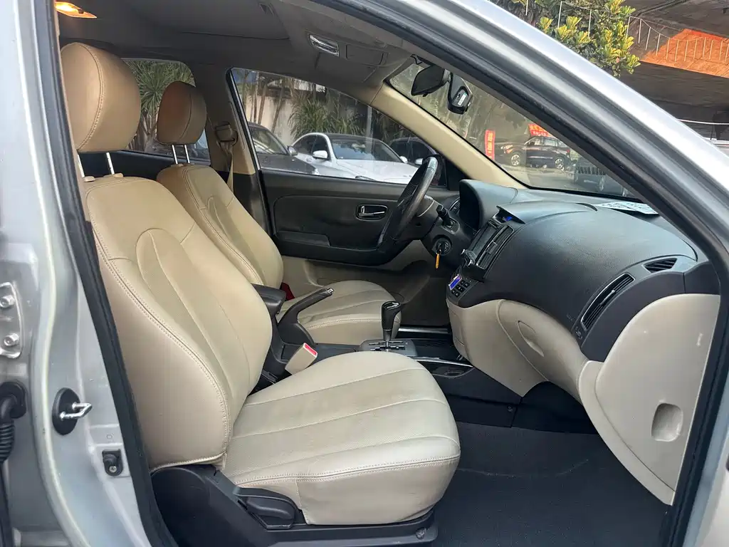 Hyundai Elantra — миниатюра 16