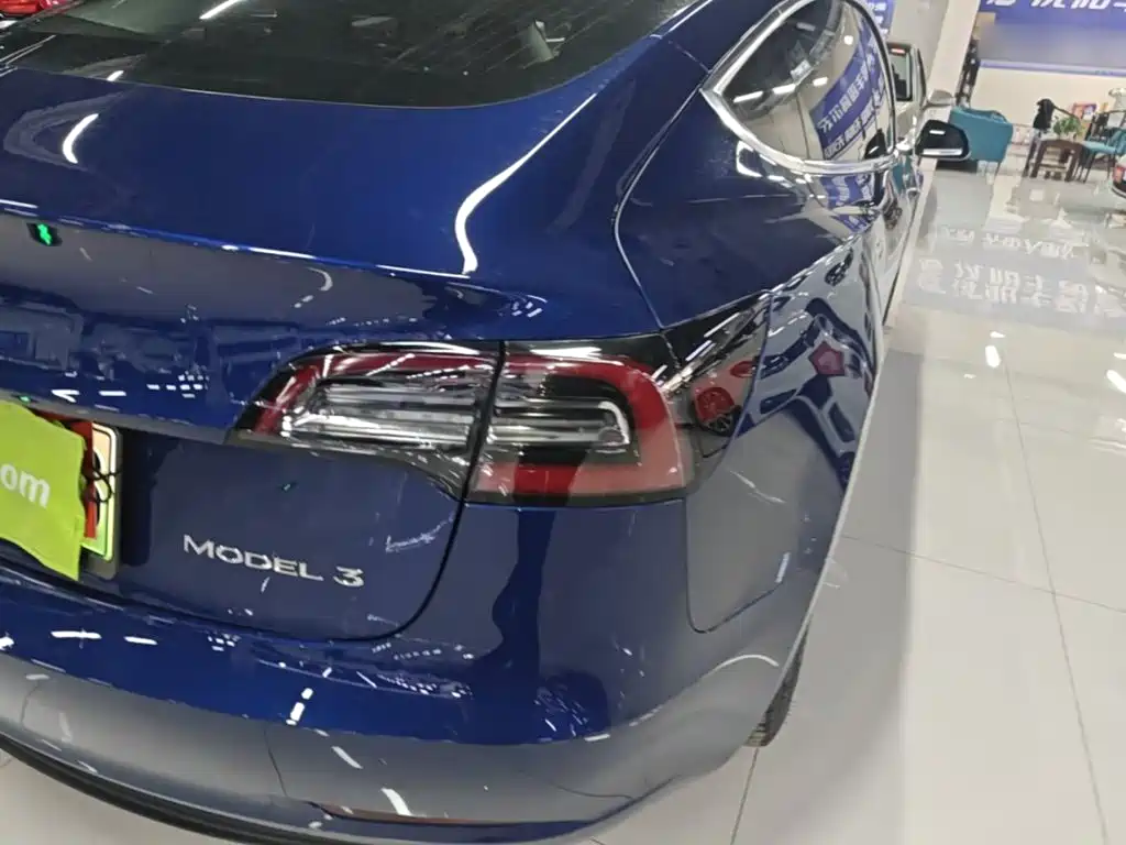 Tesla Model 3 — миниатюра 8