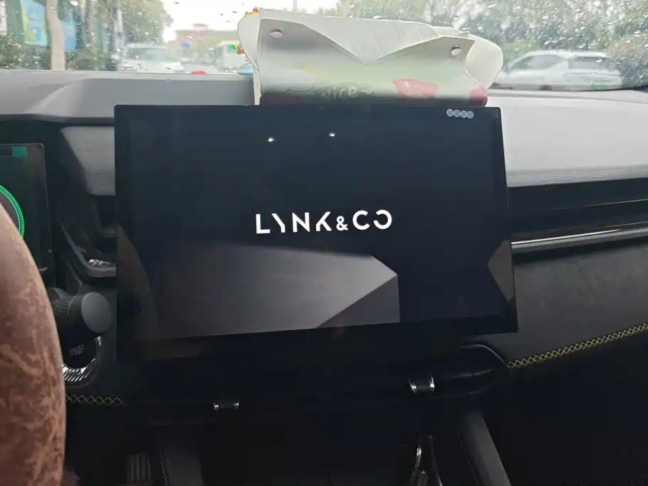 Lynk & Co 03 — миниатюра 13