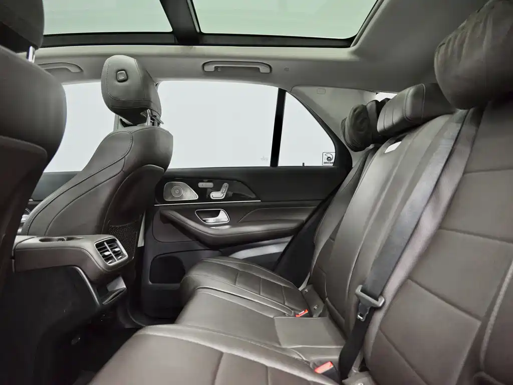Mercedes-Benz GLE (Import) — миниатюра 8