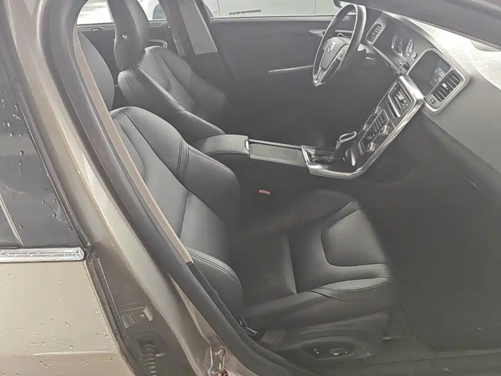 Volvo S60 — миниатюра 25