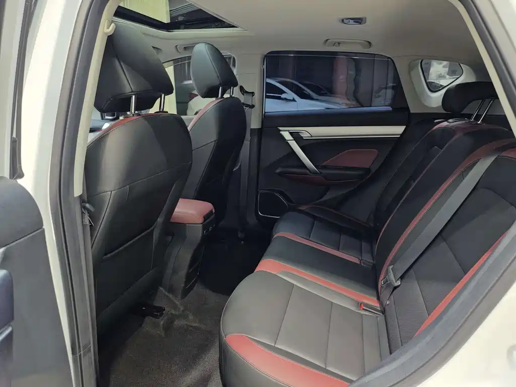 Geely Binyue — миниатюра 14