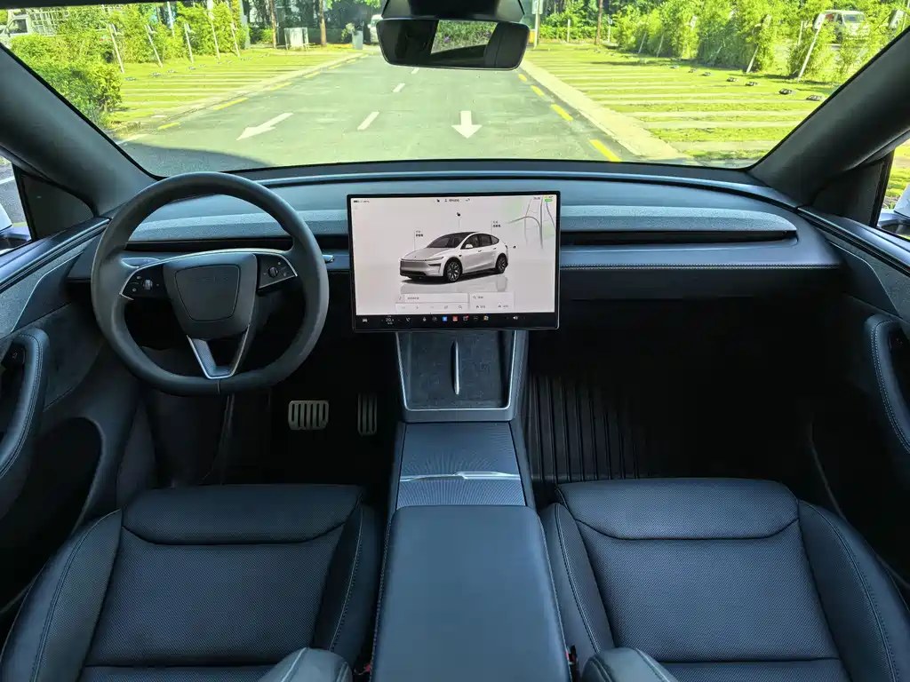 Tesla Model Y L — миниатюра 6