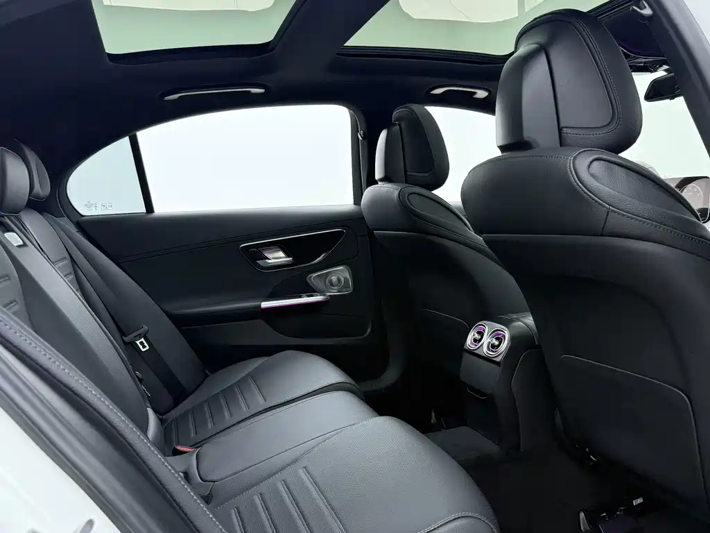 Mercedes-Benz C-Class — миниатюра 15