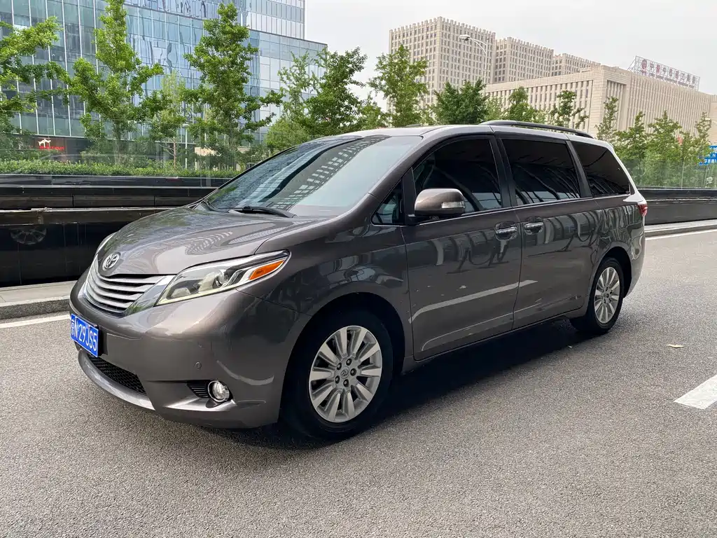 Купить Toyota Sienna