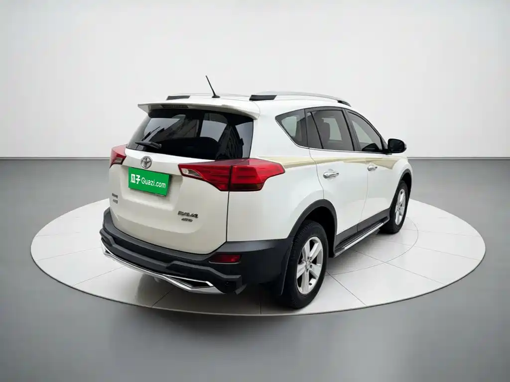 Toyota RAV4 — миниатюра 6
