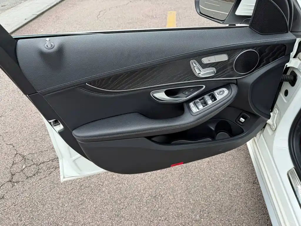 Mercedes-Benz C-Class — миниатюра 6