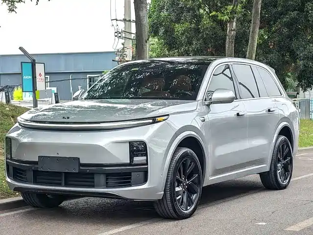 Li Auto L8