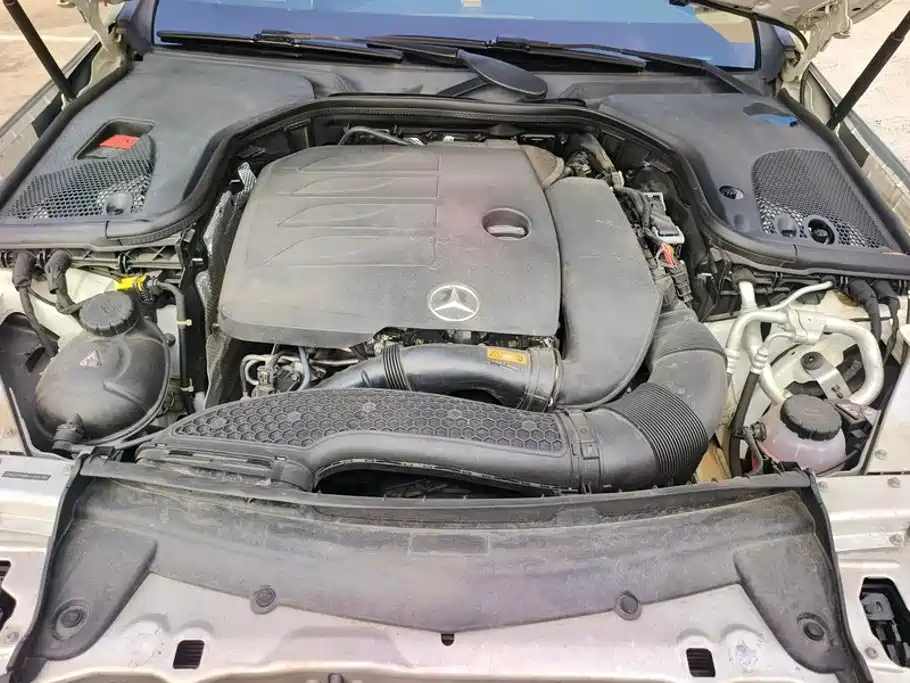 Mercedes-Benz E-Class — миниатюра 10