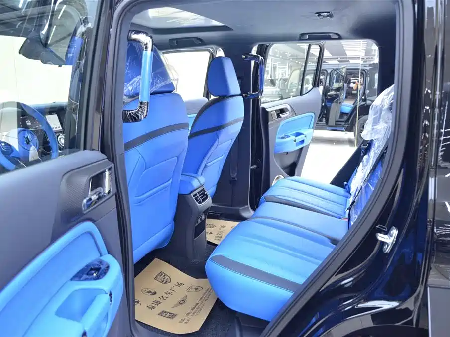  CO CREATION TANK 300