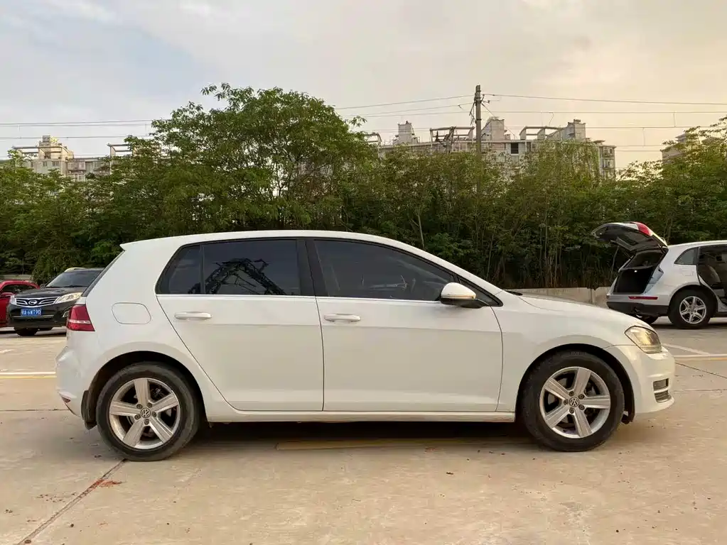 Volkswagen Golf 2016 230TSI AT Luxury