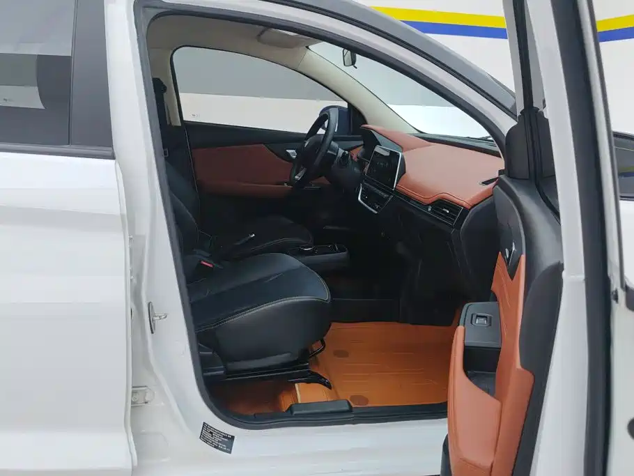 Dongfeng EV YOUNG Guang Xiaoxin — миниатюра 8