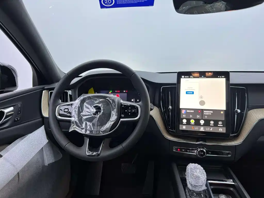 Volvo XC60 2026 B5 Luxury